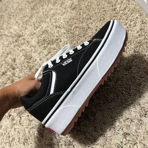 Vans Seldan ST Women’s Platform Sneakers